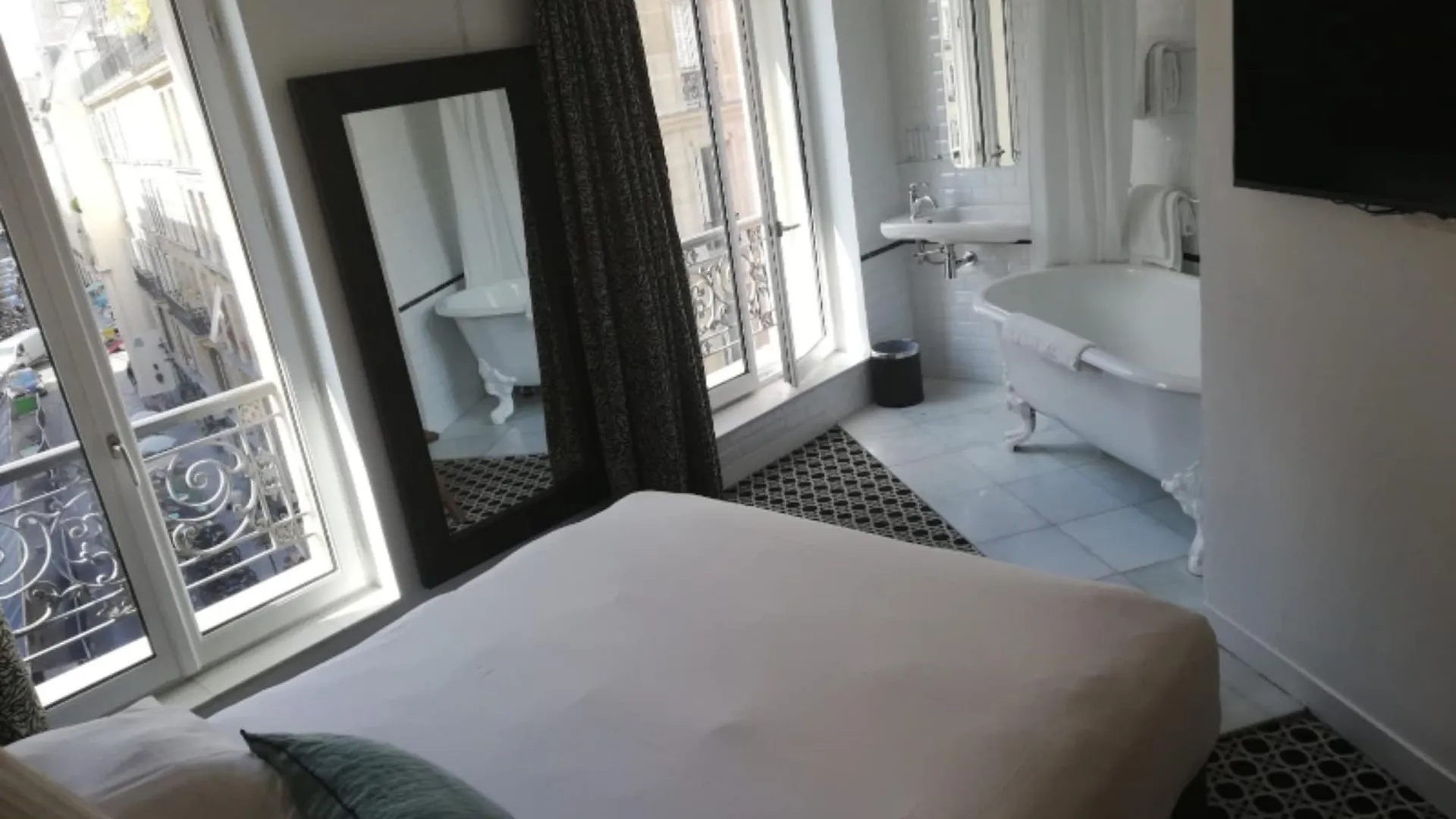 ***  Hotel Emile Le Marais Paris France